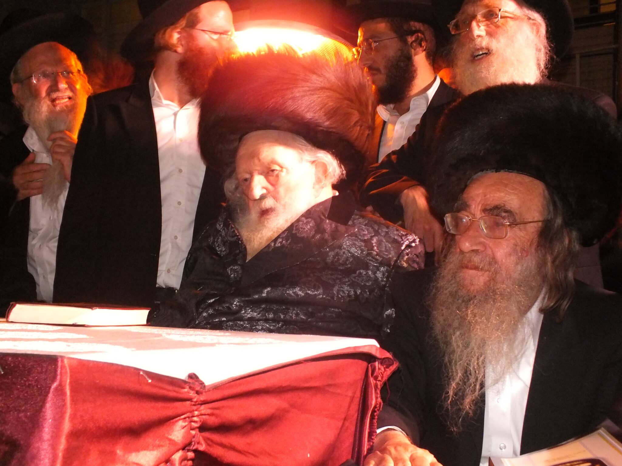 שמחת חג בסוכת מרן הגר"מ שטרנבוך שליט"א – גלריה