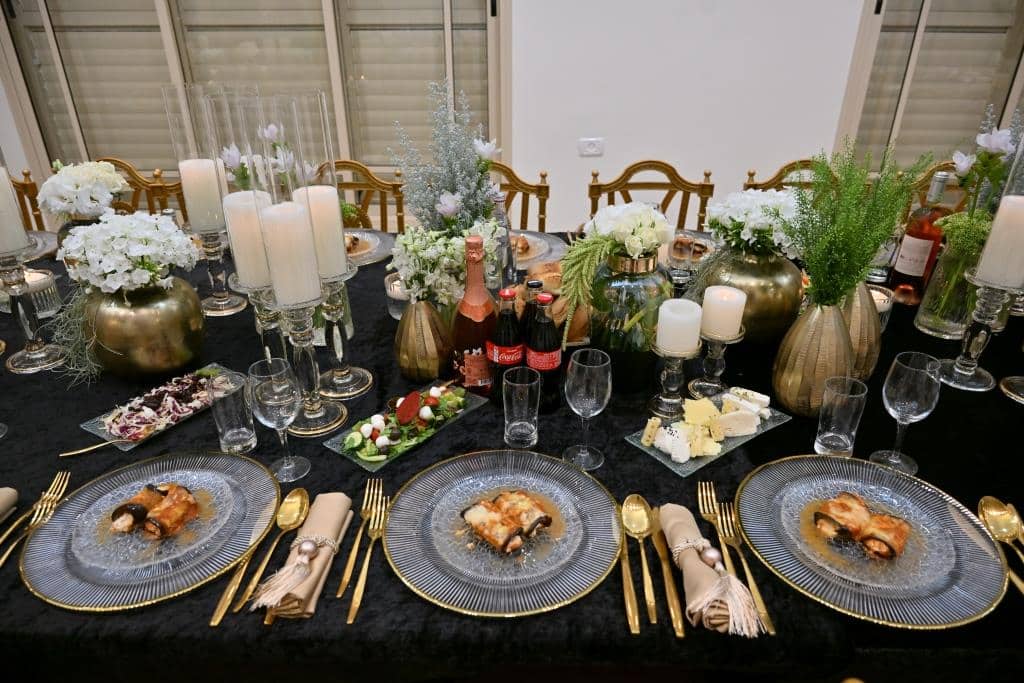 מעמד חתימת שטרות שותפות לתורמי 'קופת הקהל' דחסידי מכנובקא בעלזא