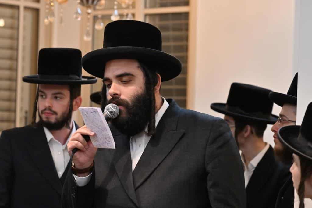 מעמד חתימת שטרות שותפות לתורמי 'קופת הקהל' דחסידי מכנובקא בעלזא