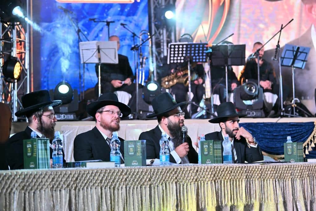 קרוב לרבבה במעמד כבוד התורה באלעד • גלריה: