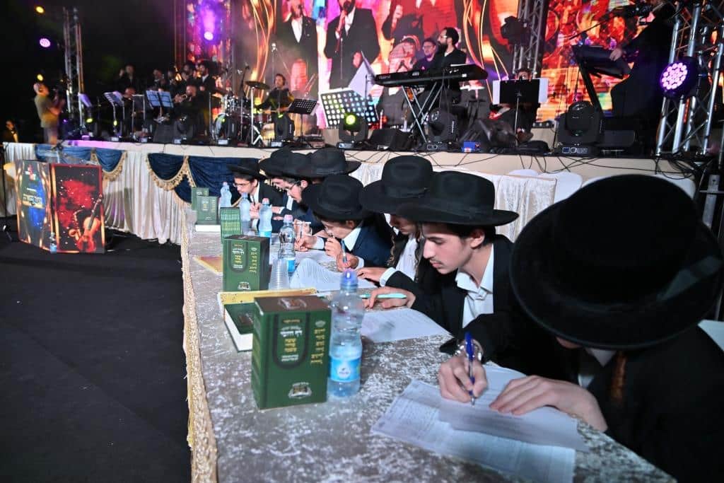 קרוב לרבבה במעמד כבוד התורה באלעד • גלריה: