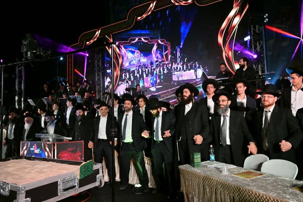 קרוב לרבבה במעמד כבוד התורה באלעד • גלריה: