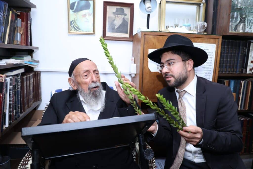 טרם אשפוזו נשיא המועצת הגר"ש בעדני בחר ארבעת המינים