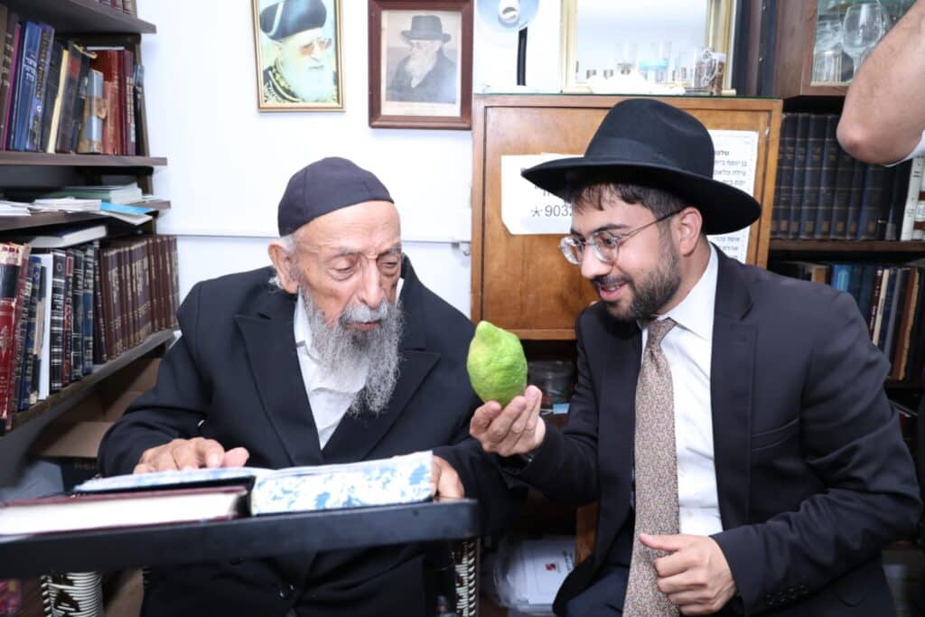 טרם אשפוזו נשיא המועצת הגר"ש בעדני בחר ארבעת המינים