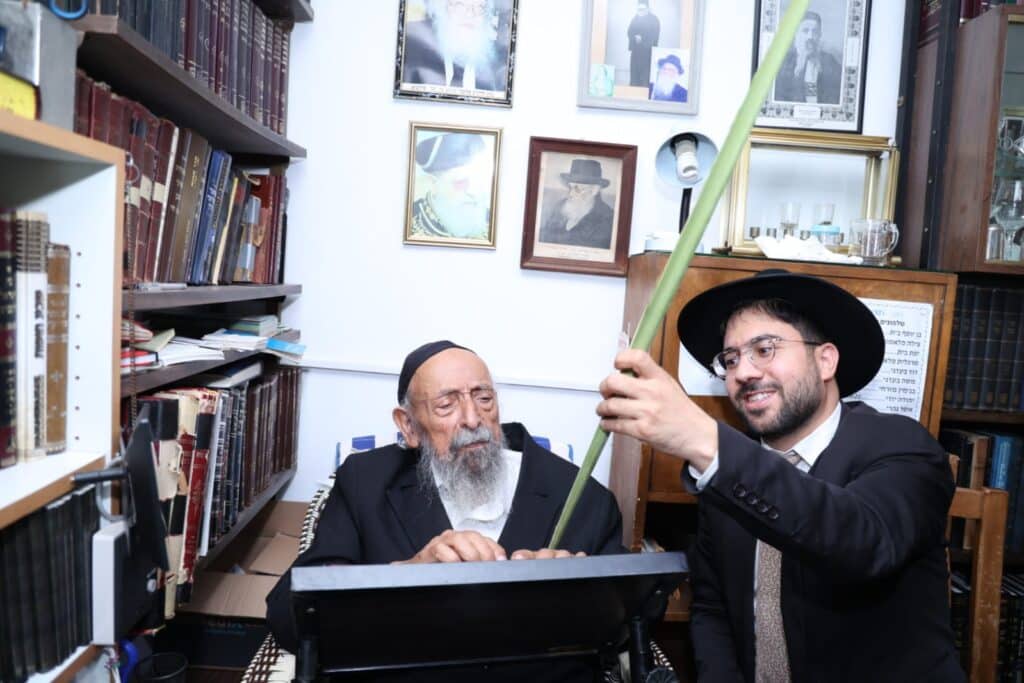 טרם אשפוזו נשיא המועצת הגר"ש בעדני בחר ארבעת המינים