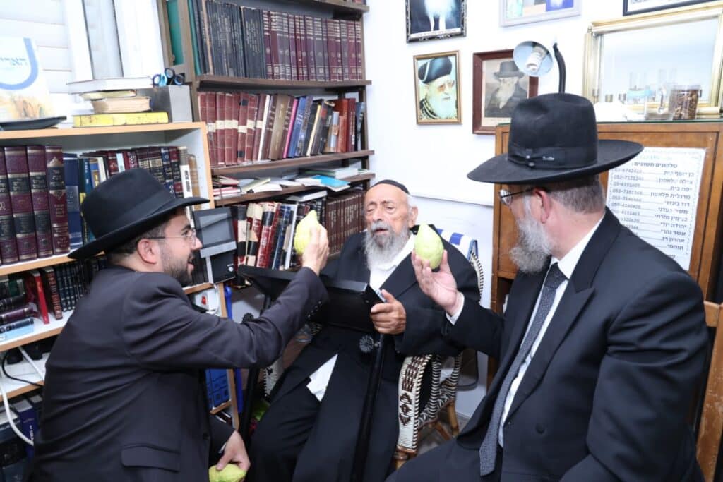 טרם אשפוזו נשיא המועצת הגר"ש בעדני בחר ארבעת המינים