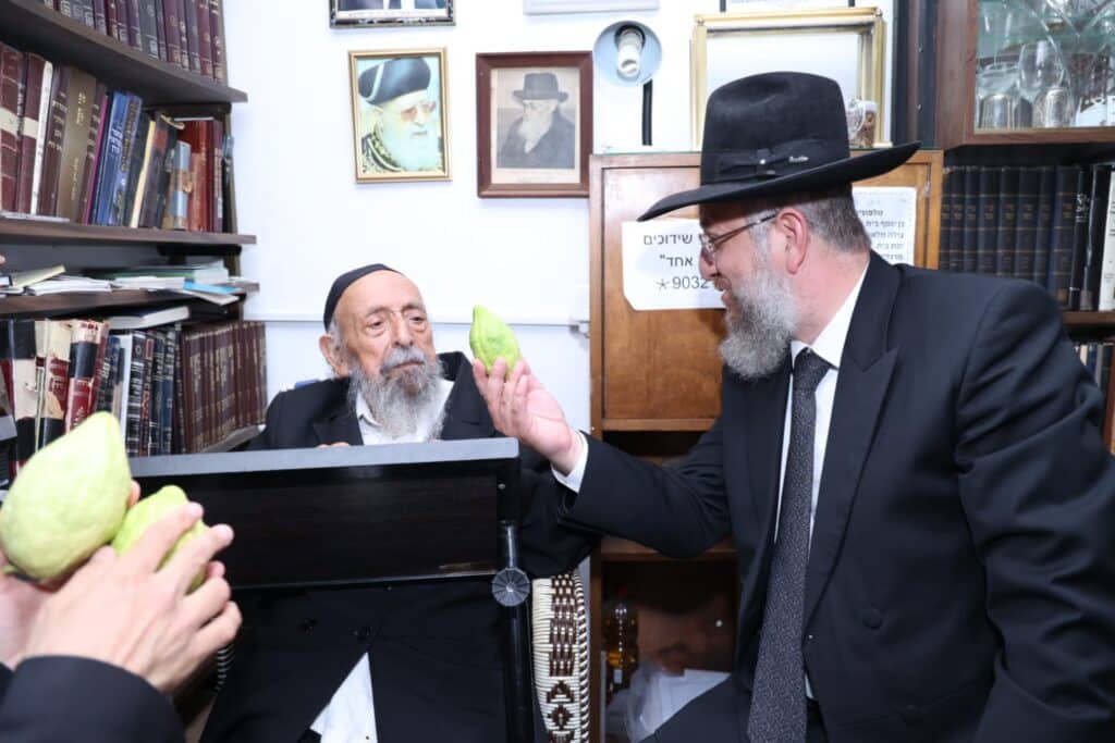 טרם אשפוזו נשיא המועצת הגר"ש בעדני בחר ארבעת המינים