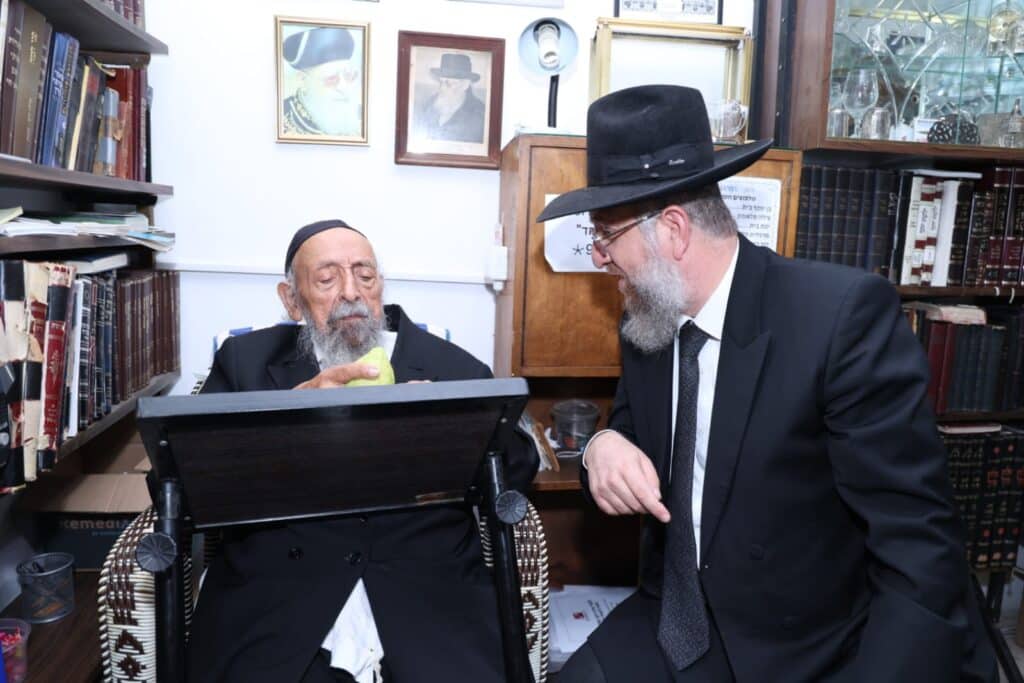 טרם אשפוזו נשיא המועצת הגר"ש בעדני בחר ארבעת המינים