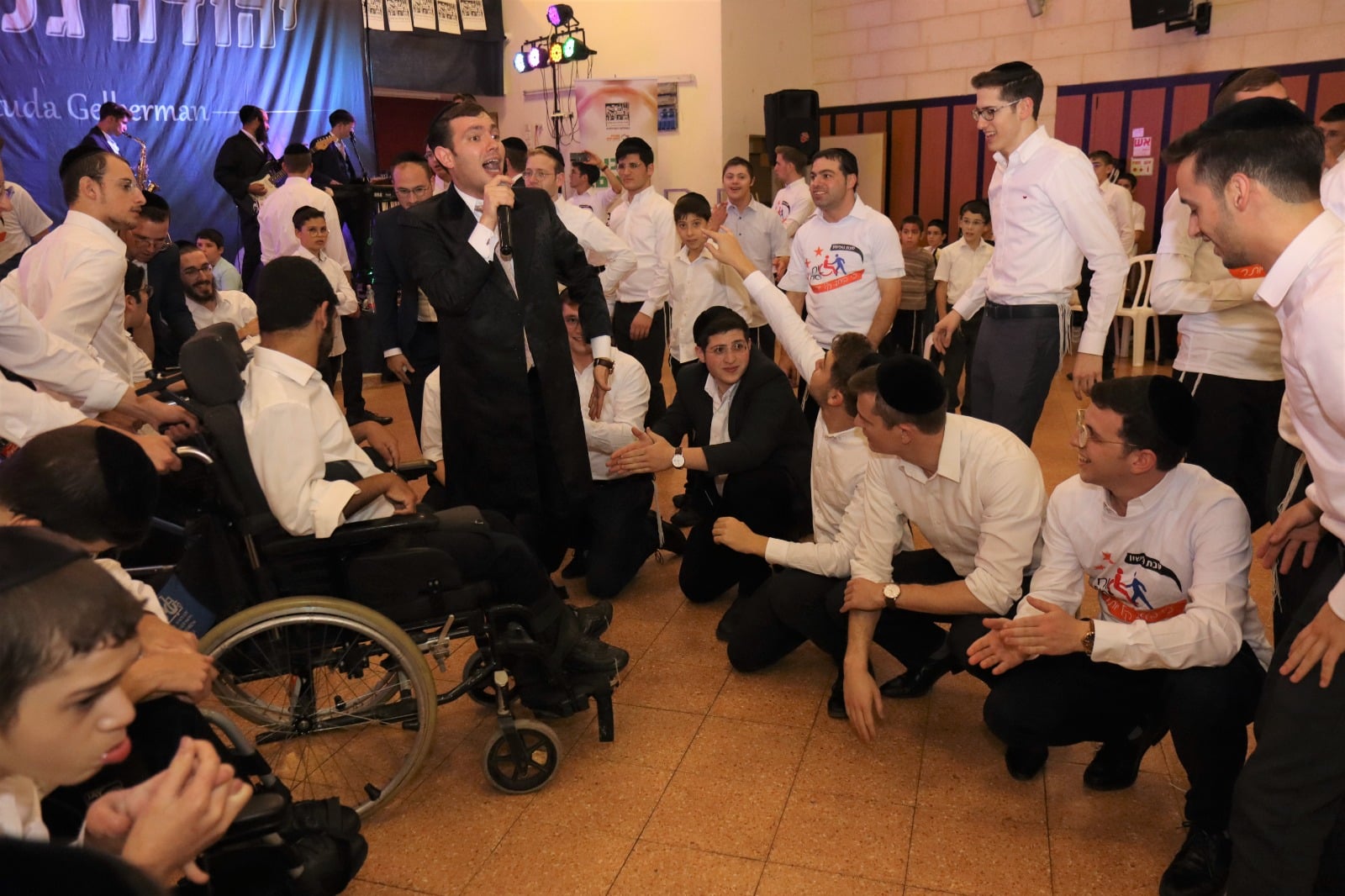 שמחת בית השואבה המרכזית של ארגון החסד "אח לאח" • גלריה