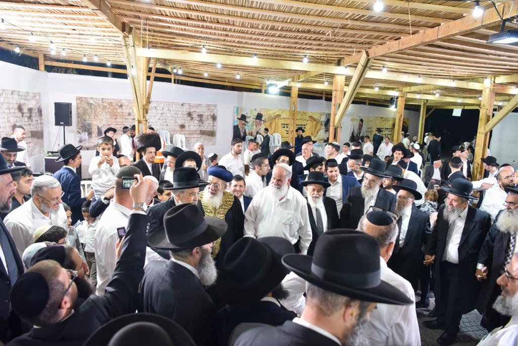 אלפים נטלו חלק במעמד הקבלת פני רבו למרן הראשון לציון הגרש"מ עמאר • צפו בתיעוד: