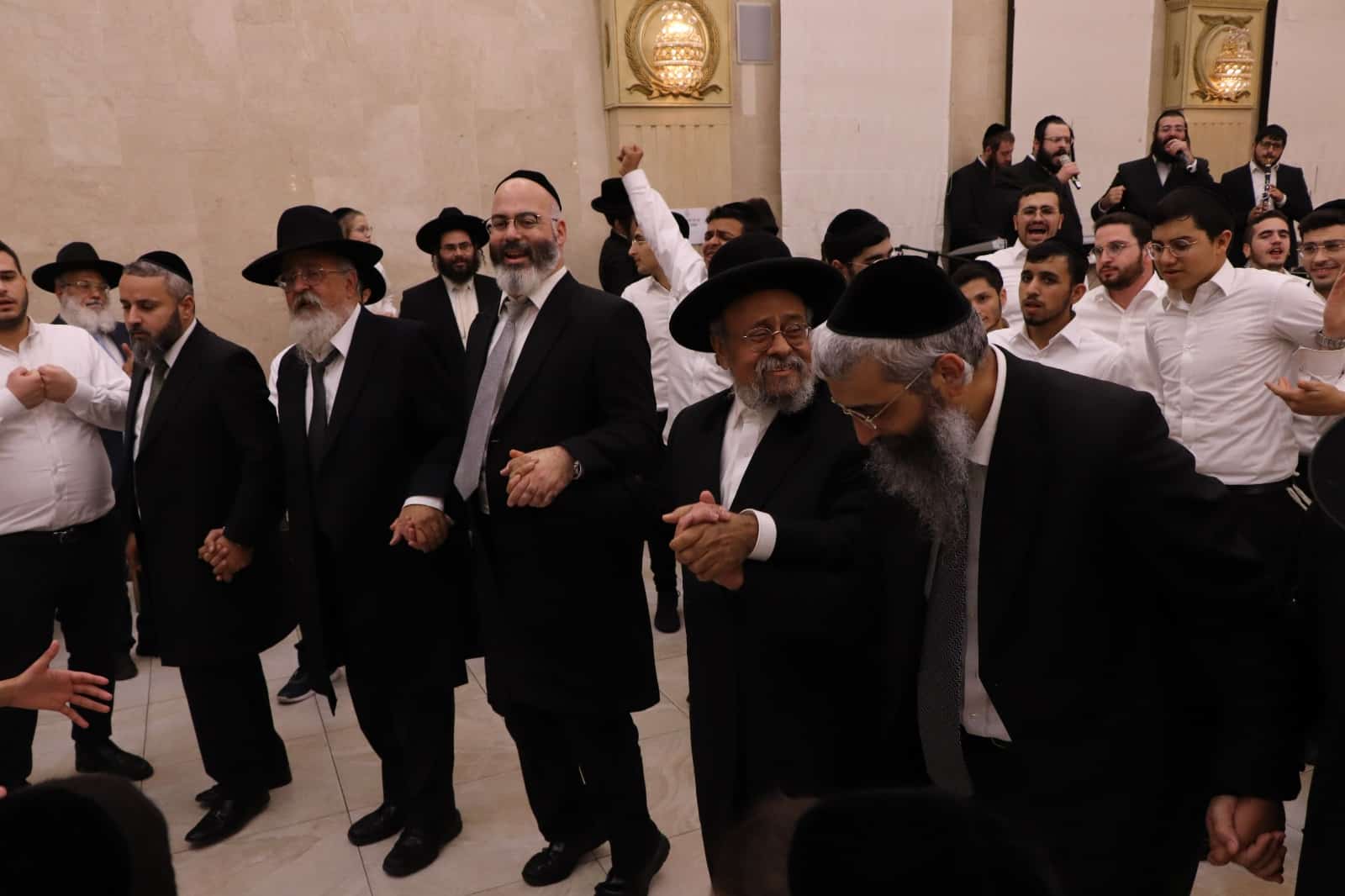 בישיבת בית הלוי רקדו בהקפות שניות - תיעוד