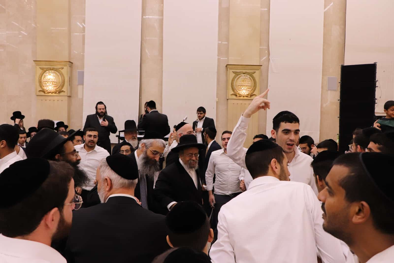 בישיבת בית הלוי רקדו בהקפות שניות - תיעוד