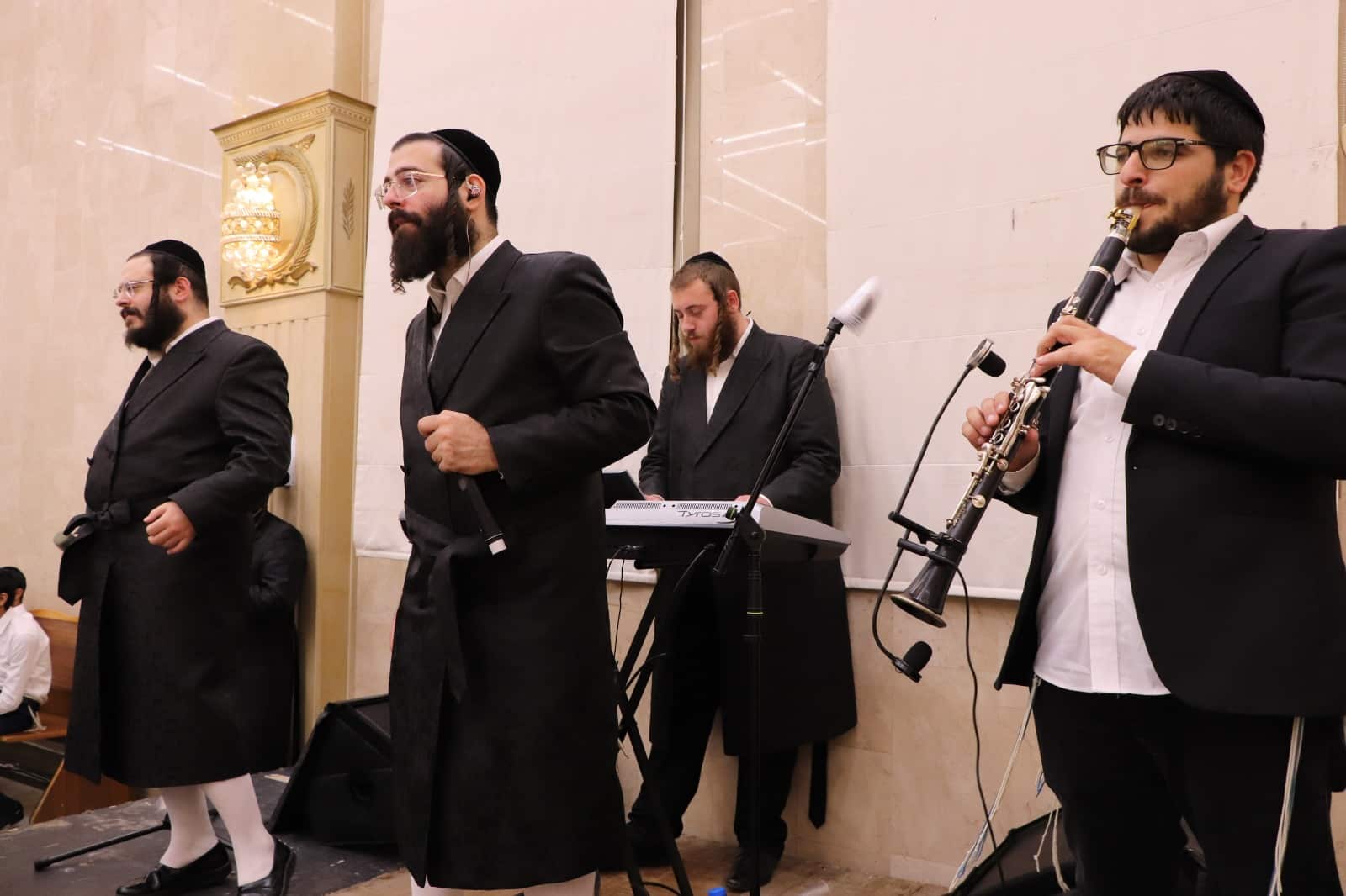 בישיבת בית הלוי רקדו בהקפות שניות - תיעוד