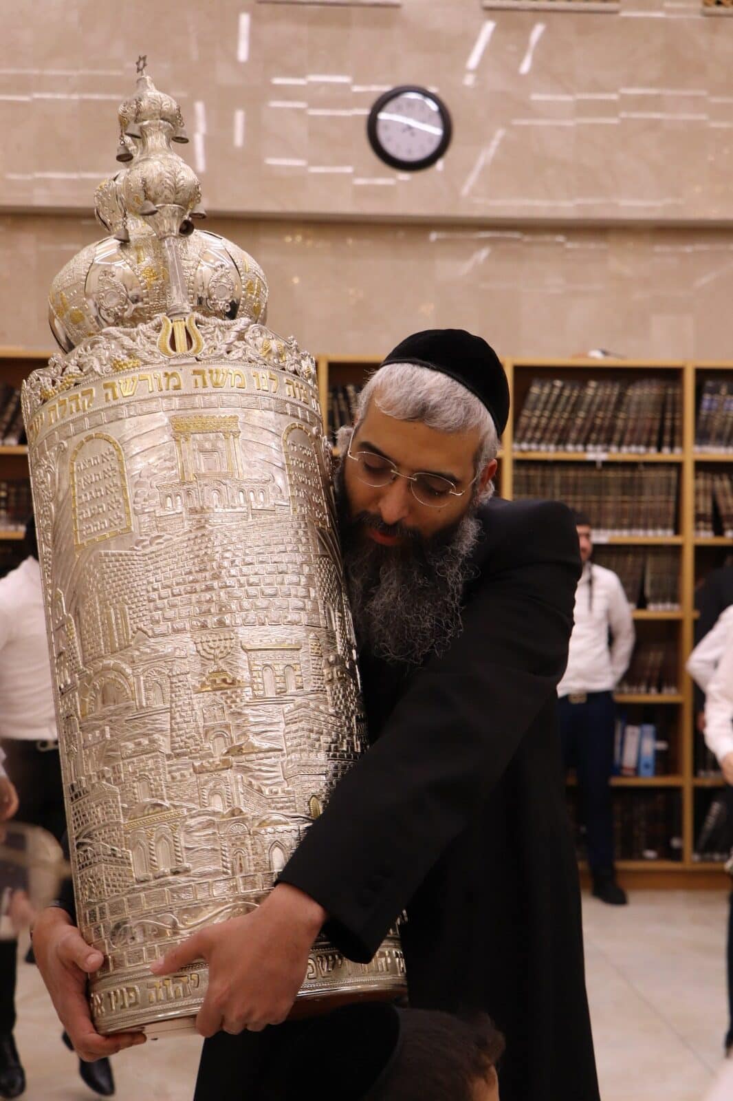 בישיבת בית הלוי רקדו בהקפות שניות - תיעוד