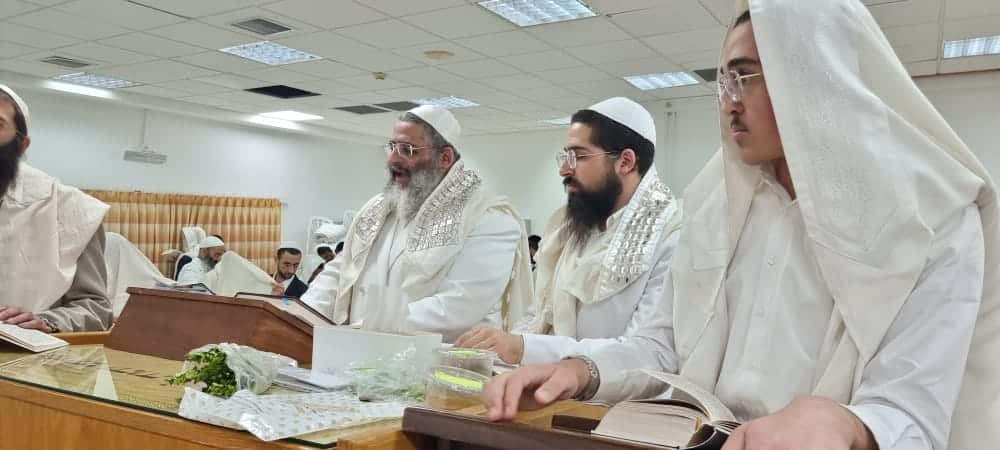 אלפים במעמד הקבלת פני רבו במעונו של הגה"צ רבי ישראל אברג'ל שליט"א