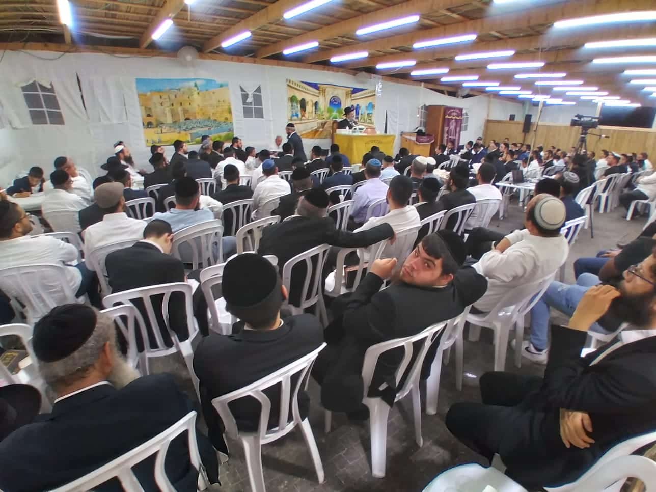 אלפים במעמד הקבלת פני רבו במעונו של הגה"צ רבי ישראל אברג'ל שליט"א