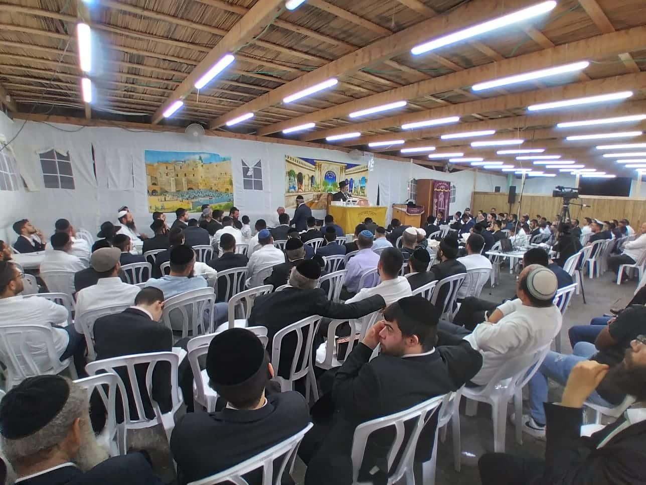 אלפים במעמד הקבלת פני רבו במעונו של הגה"צ רבי ישראל אברג'ל שליט"א