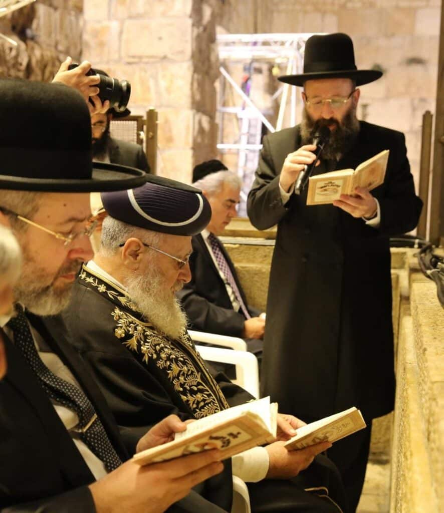 רבבות השתתפו הלילה במעמד הסליחות המרכזי של ערב יום הכיפורים