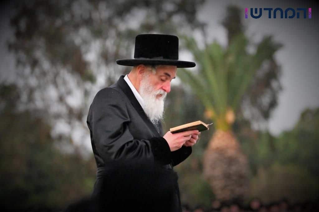 מראות ערב ומוצאי יום כיפור בחצר הקודש ויזניץ