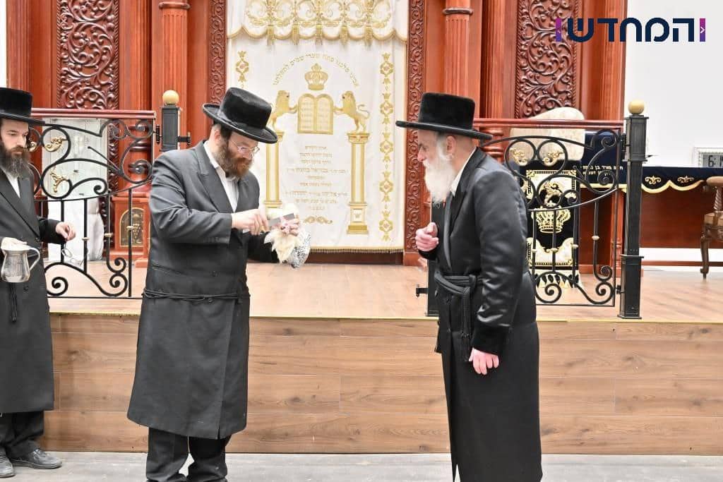 מראות ערב ומוצאי יום כיפור בחצר הקודש ויזניץ