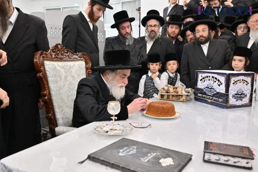 מראות ערב ומוצאי יום כיפור בחצר הקודש ויזניץ