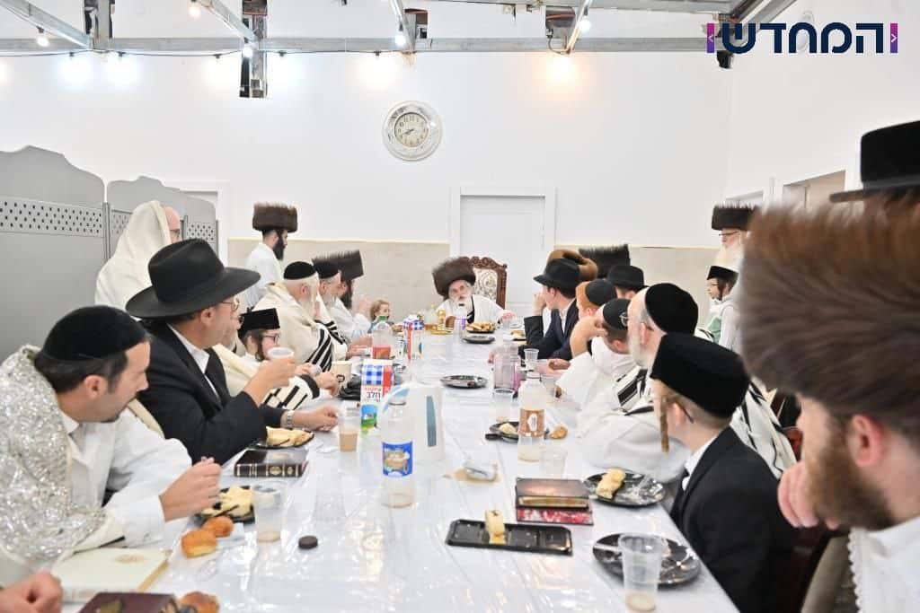 מראות ערב ומוצאי יום כיפור בחצר הקודש ויזניץ