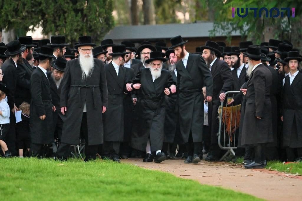 מראות ערב ומוצאי יום כיפור בחצר הקודש ויזניץ