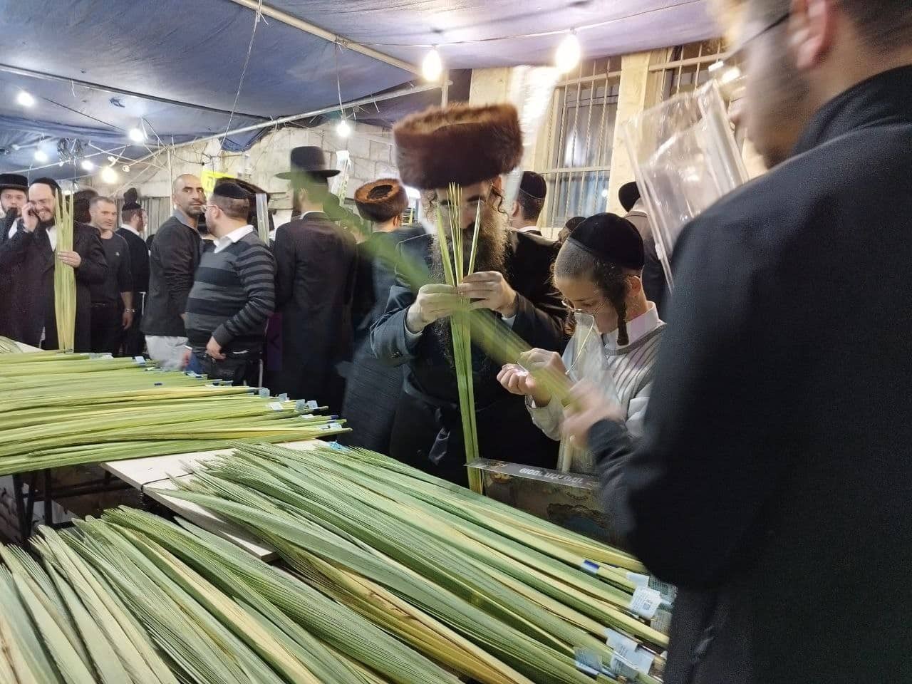 גלריה מרהיבה: אווירת החג ברחובות ירושלים
