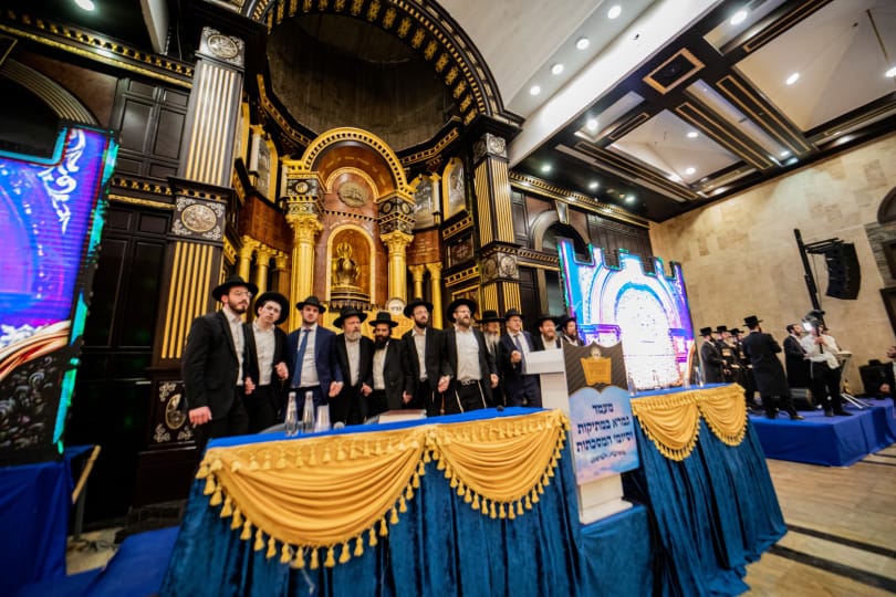 בהשתתפות הגרב"מ אזרחי: אלפי לומדים סיימו את מסכת 'סוכה'