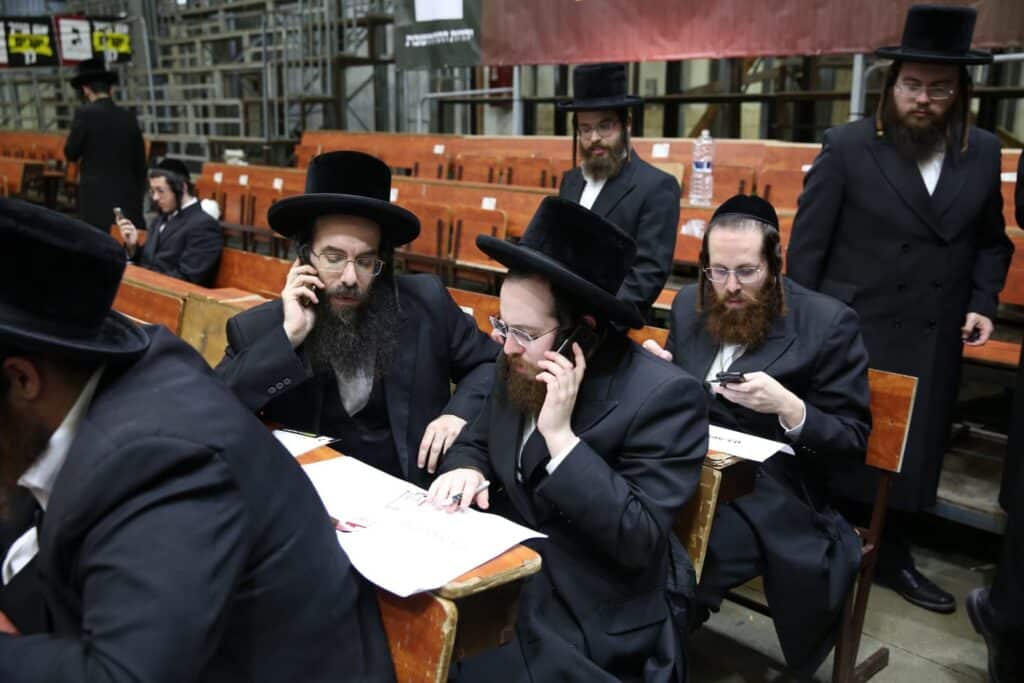 הצבא הויז'ניצאי מסתער על המתלבטים