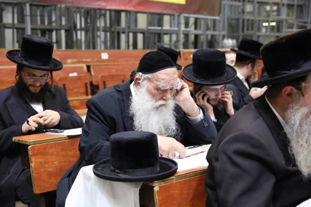 הצבא הויז'ניצאי מסתער על המתלבטים