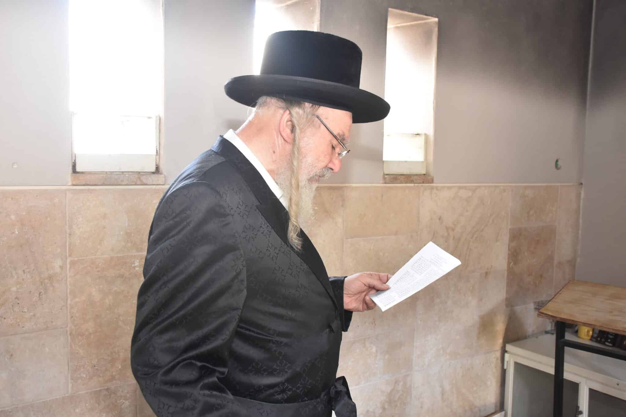 אדמו"ר מאשלג בעליה לציון זקנו כ"ק אדמו"ר מאשל • גלריה: