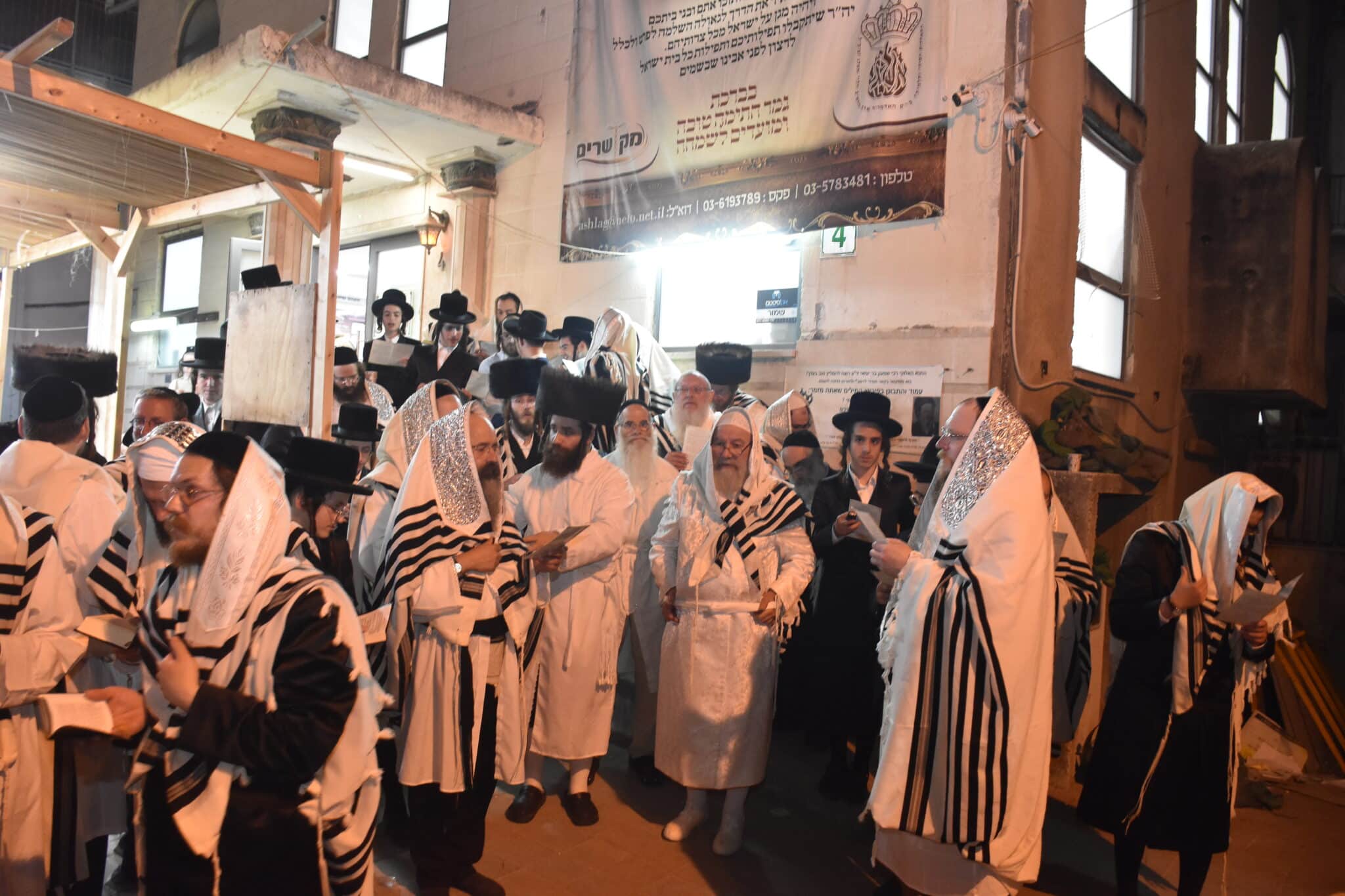 אדמו"ר מאשלג בעליה לציון זקנו כ"ק אדמו"ר מאשל • גלריה: