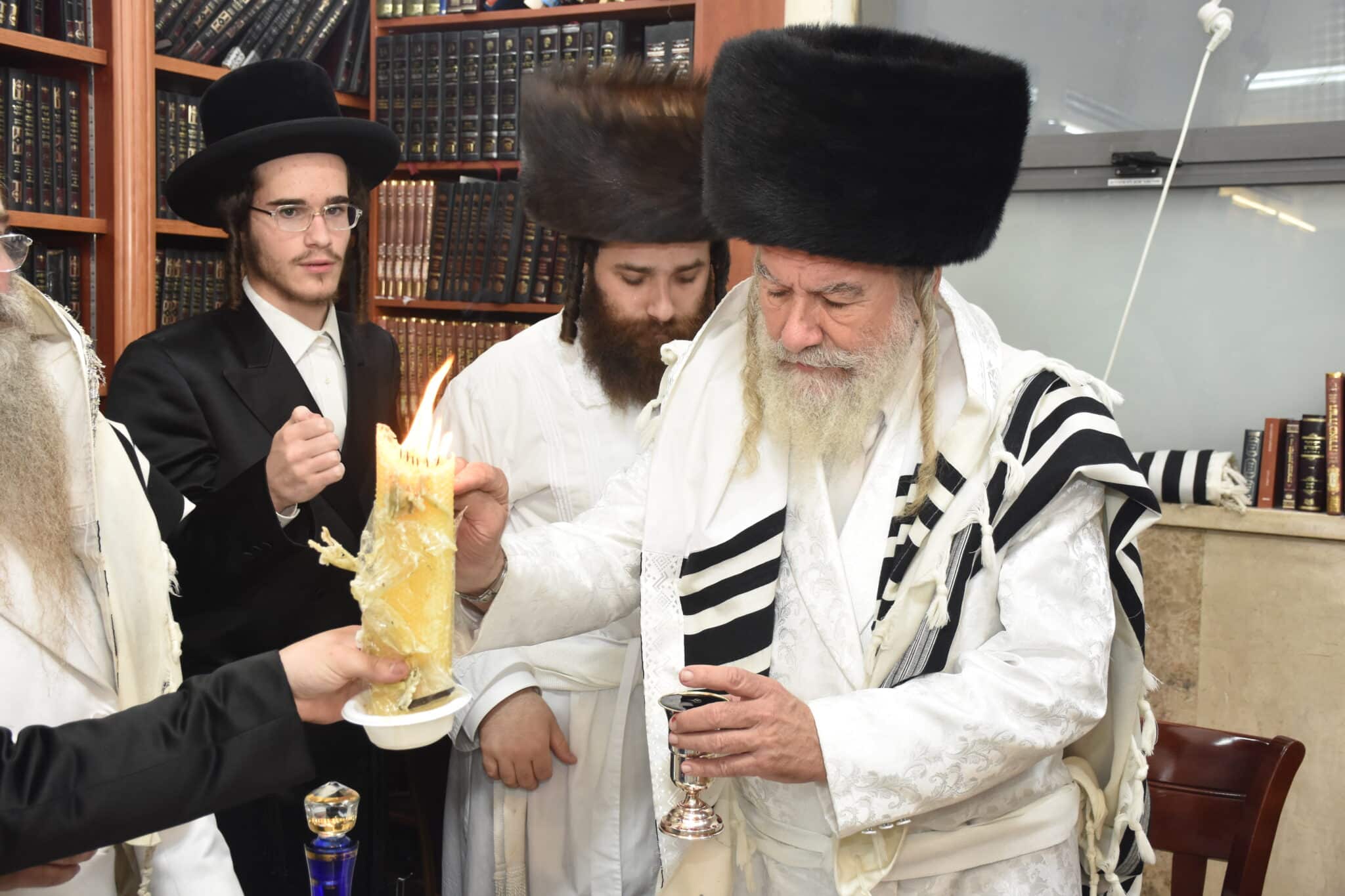 אדמו"ר מאשלג בעליה לציון זקנו כ"ק אדמו"ר מאשל • גלריה: