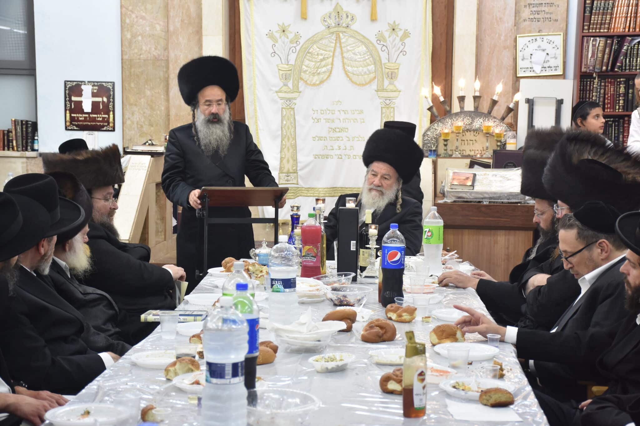 אדמו"ר מאשלג בעליה לציון זקנו כ"ק אדמו"ר מאשל • גלריה: