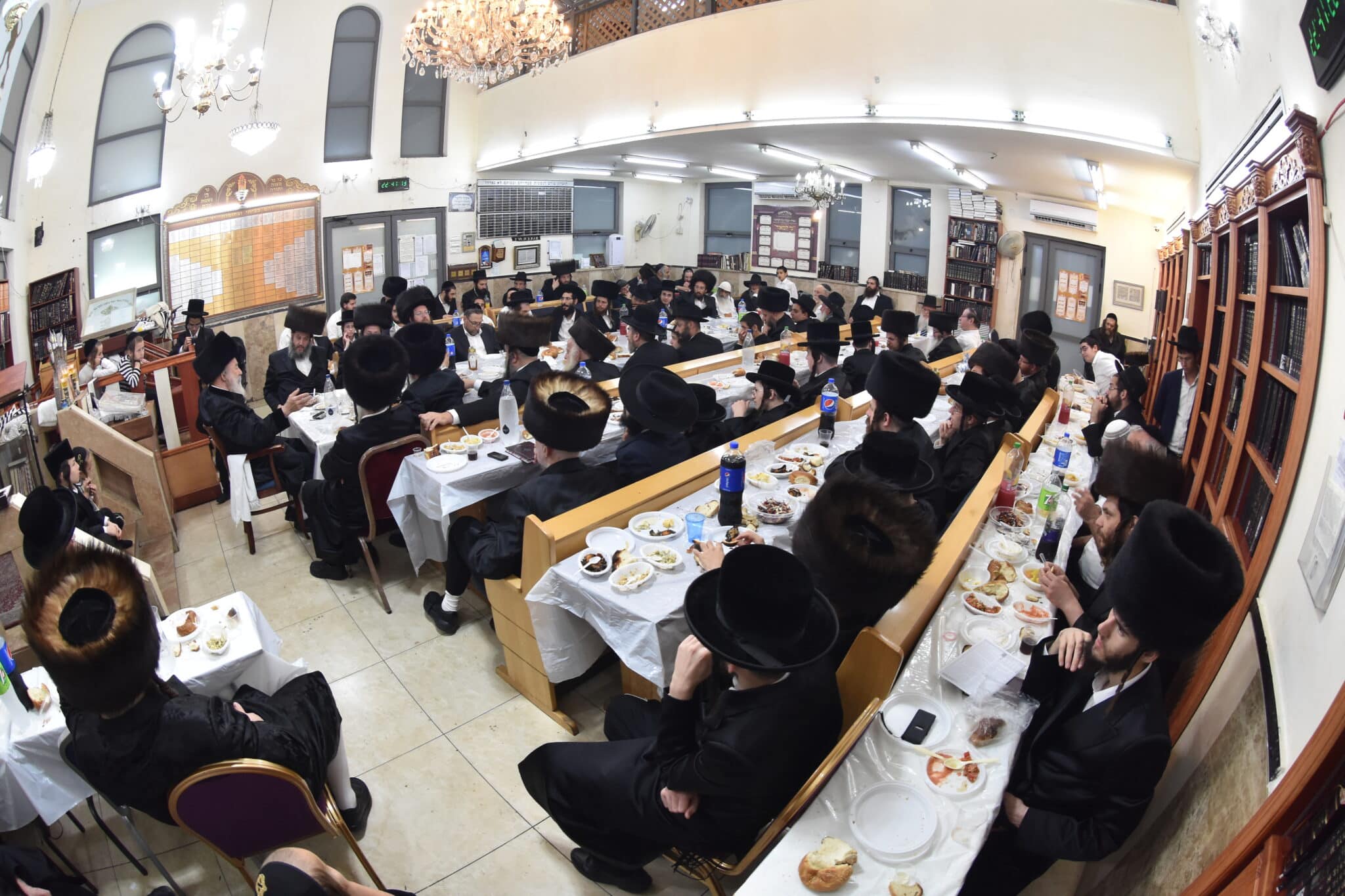 אדמו"ר מאשלג בעליה לציון זקנו כ"ק אדמו"ר מאשל • גלריה: