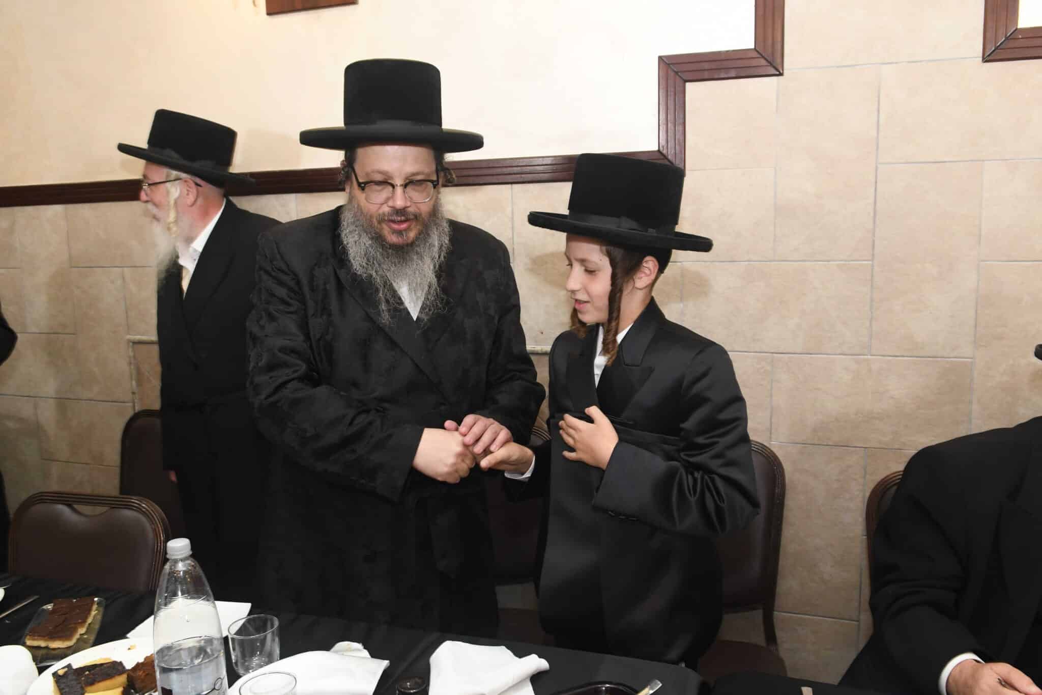 שמחת בר מצוה לנכד אב"ד זוועהיל בני ברק