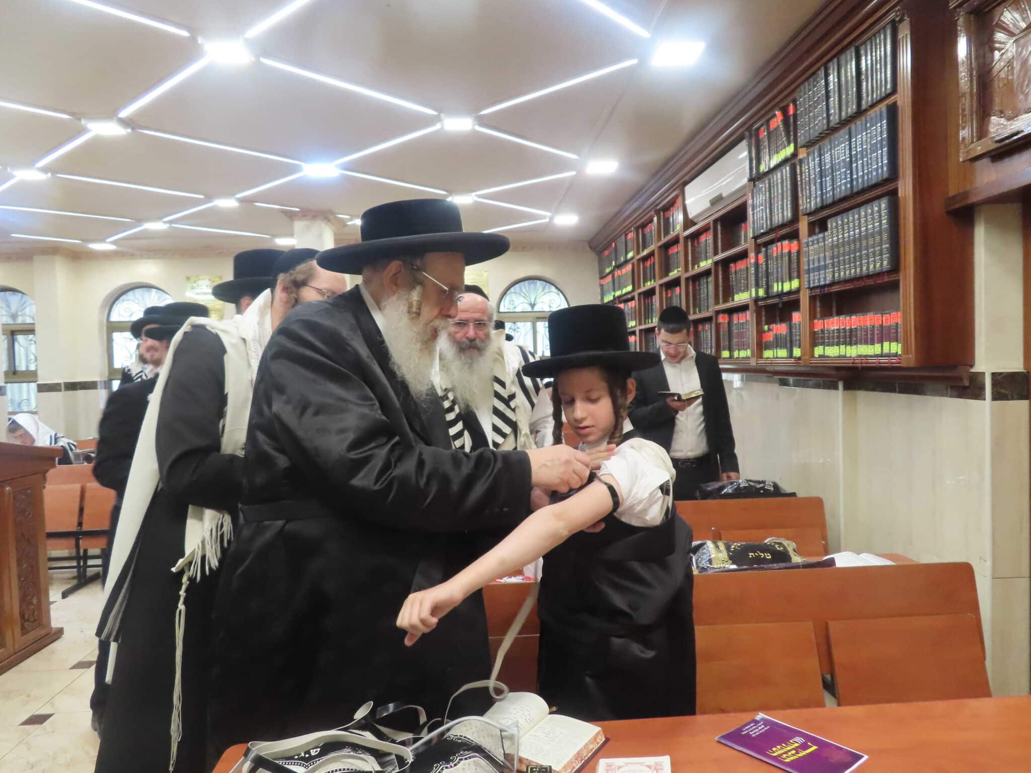 שמחת בר מצוה לנכד אב"ד זוועהיל בני ברק