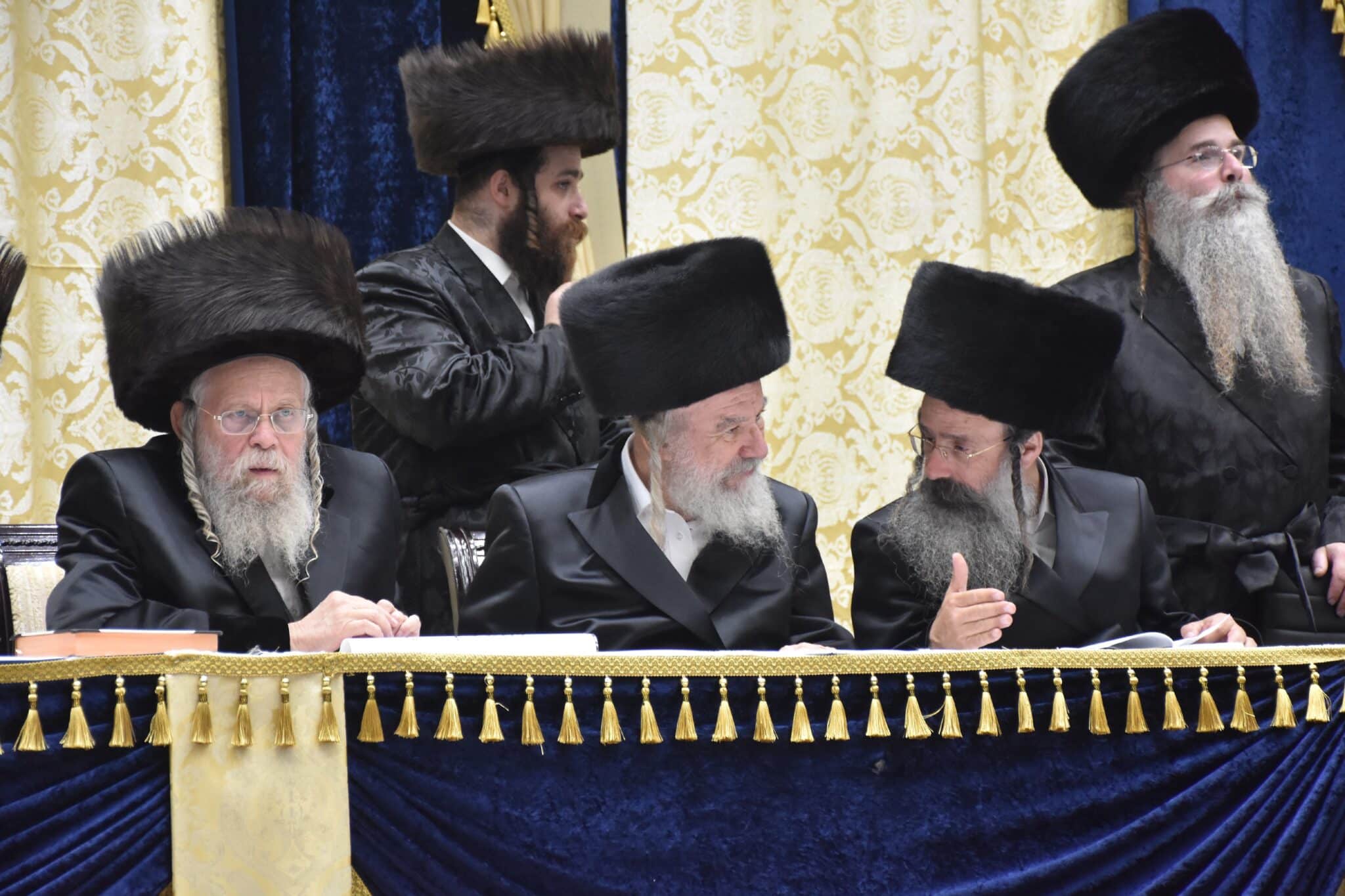 שמחת החתונה בחצרות אשלג ביאלא קומרנא