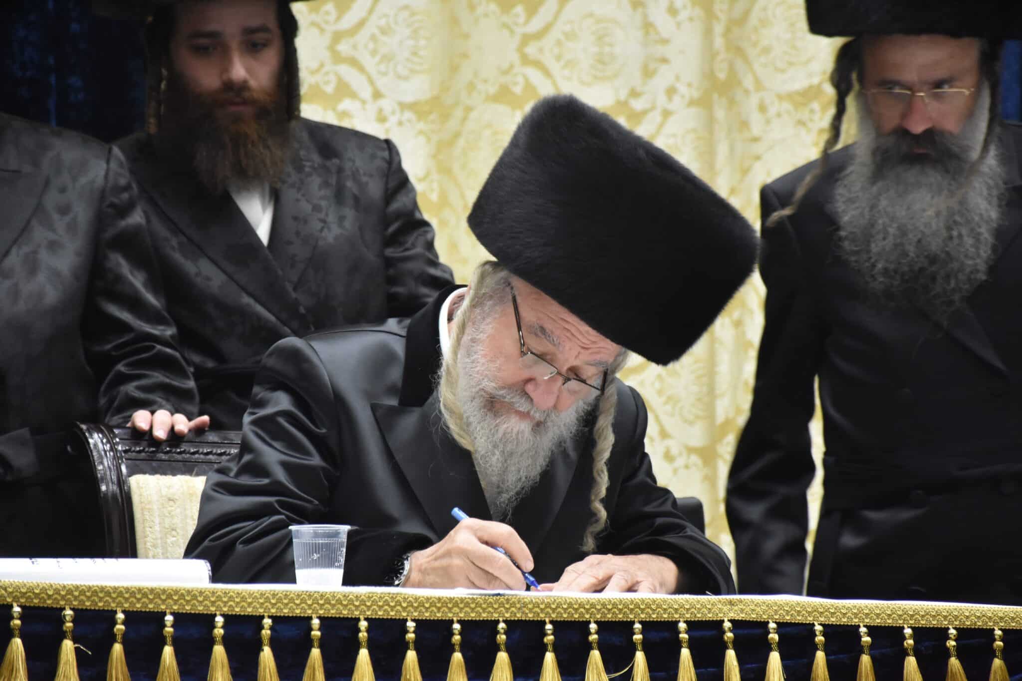 שמחת החתונה בחצרות אשלג ביאלא קומרנא