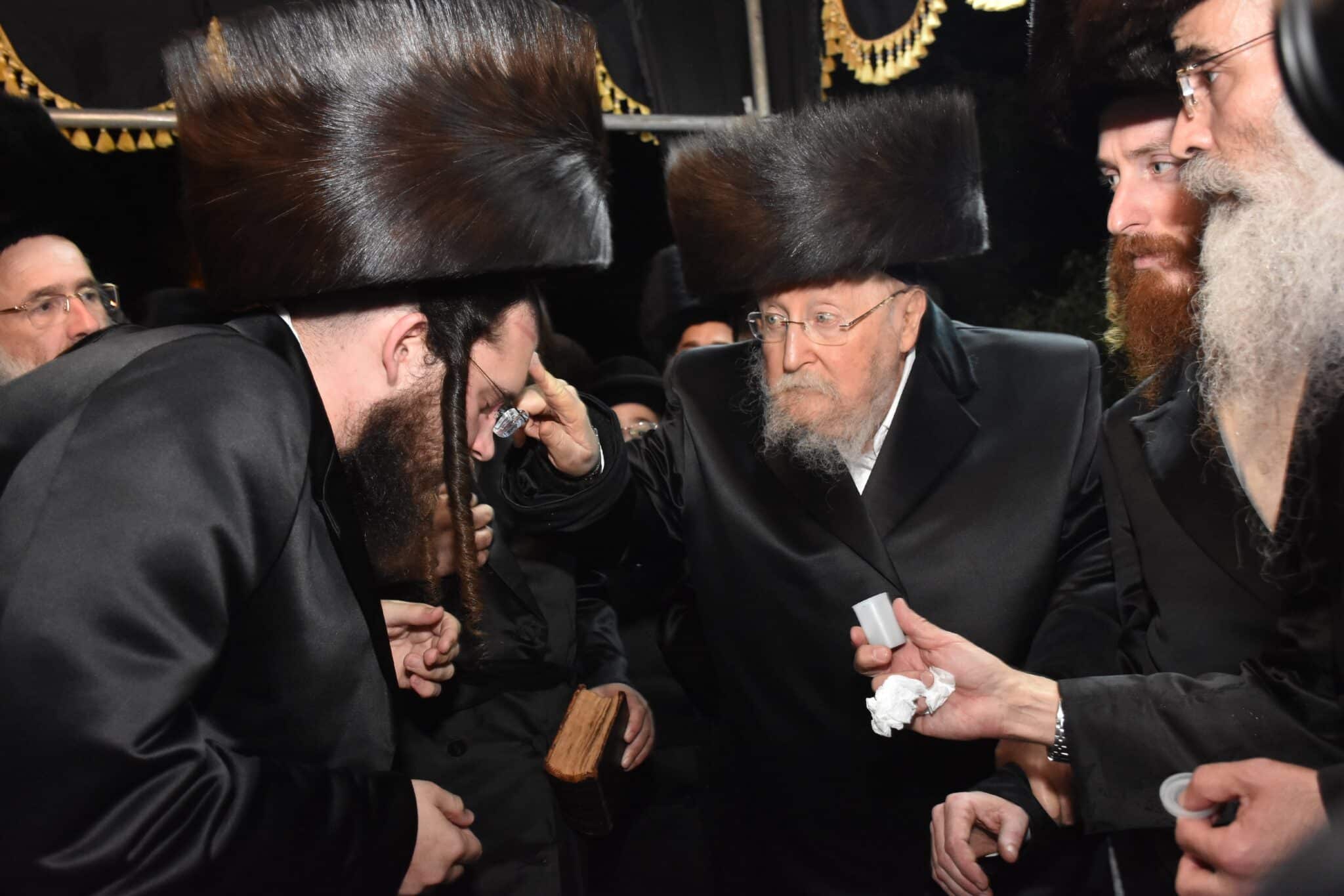 שמחת החתונה בחצרות אשלג ביאלא קומרנא