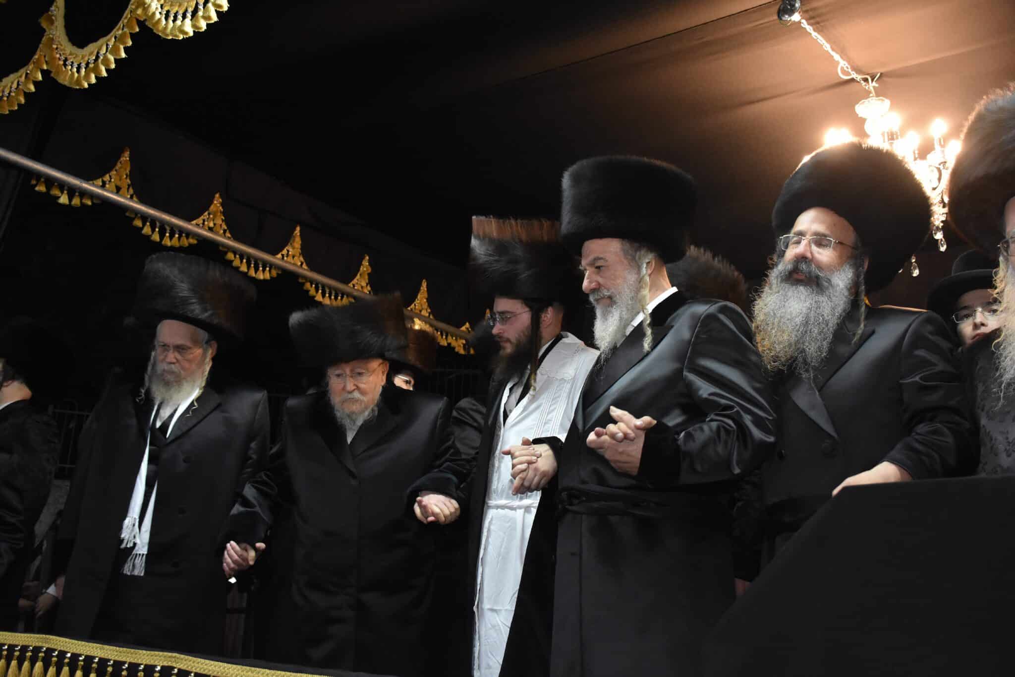 שמחת החתונה בחצרות אשלג ביאלא קומרנא