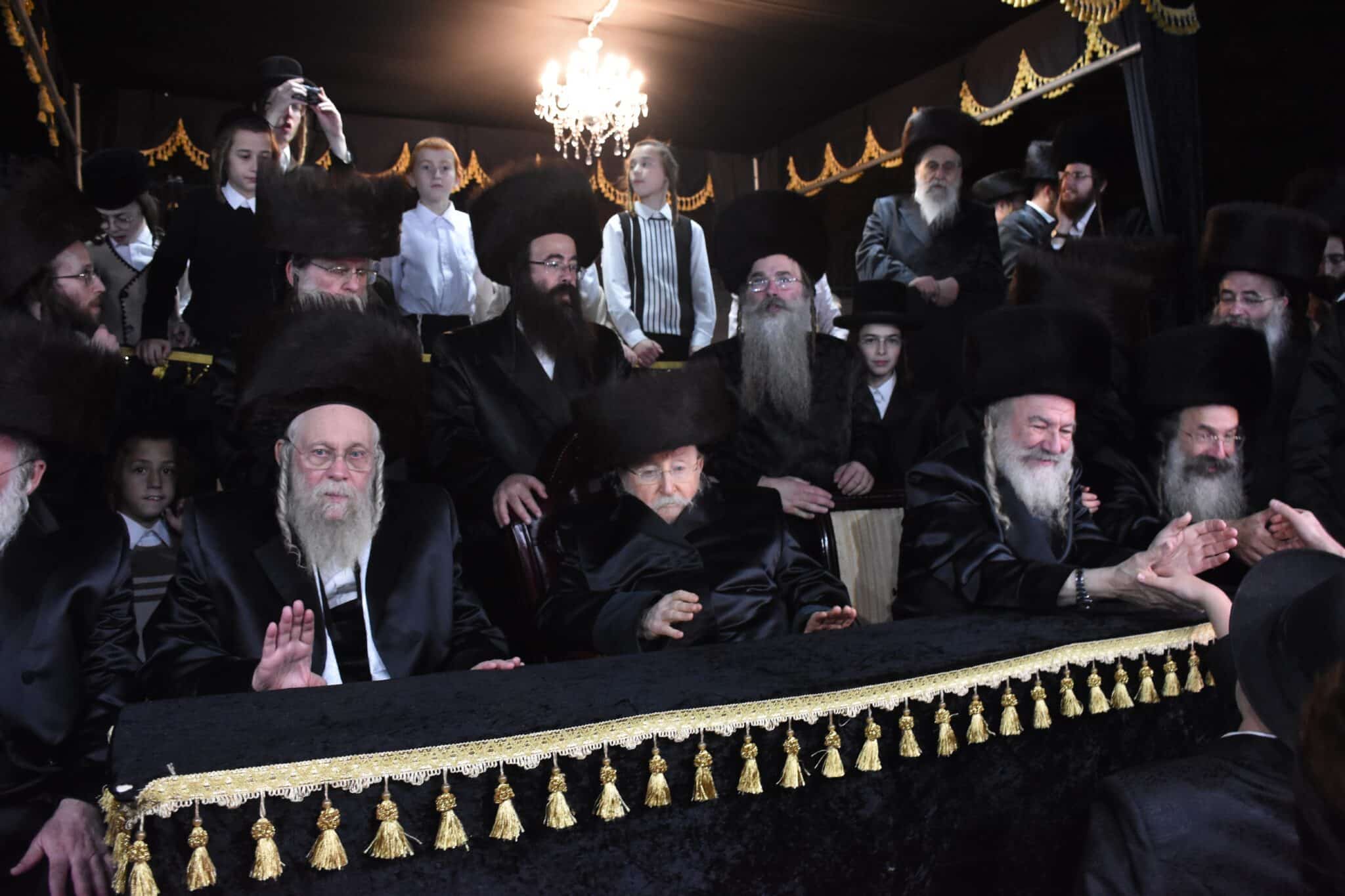 שמחת החתונה בחצרות אשלג ביאלא קומרנא