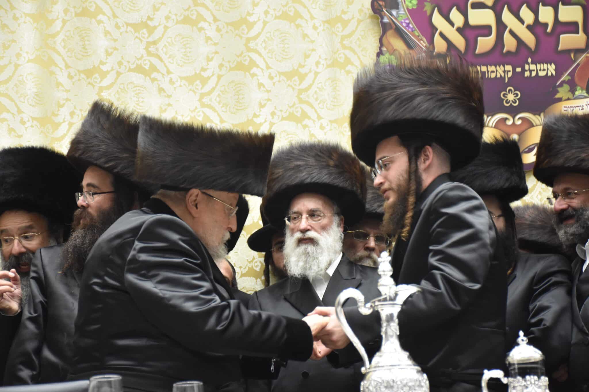 שמחת החתונה בחצרות אשלג ביאלא קומרנא