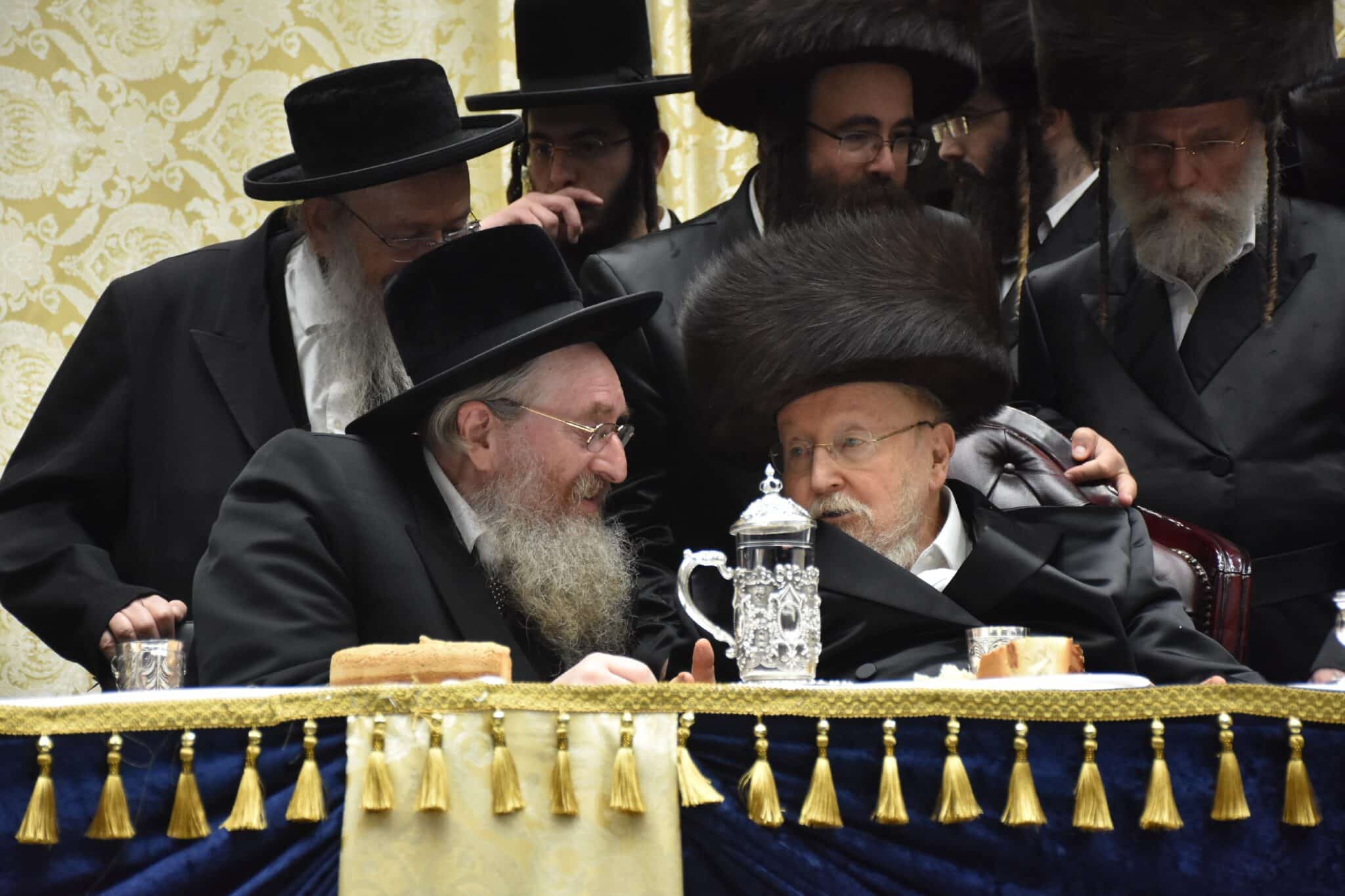 שמחת החתונה בחצרות אשלג ביאלא קומרנא