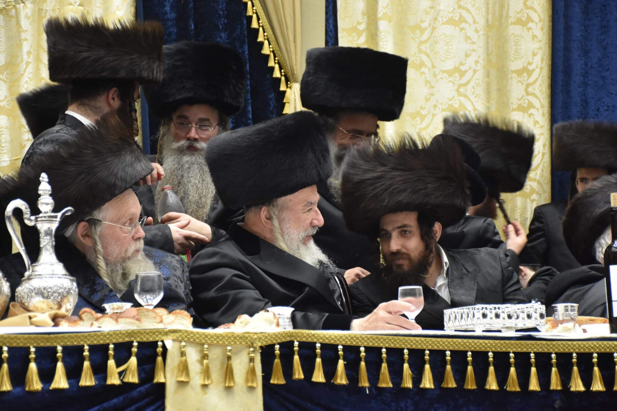 שמחת החתונה בחצרות אשלג ביאלא קומרנא