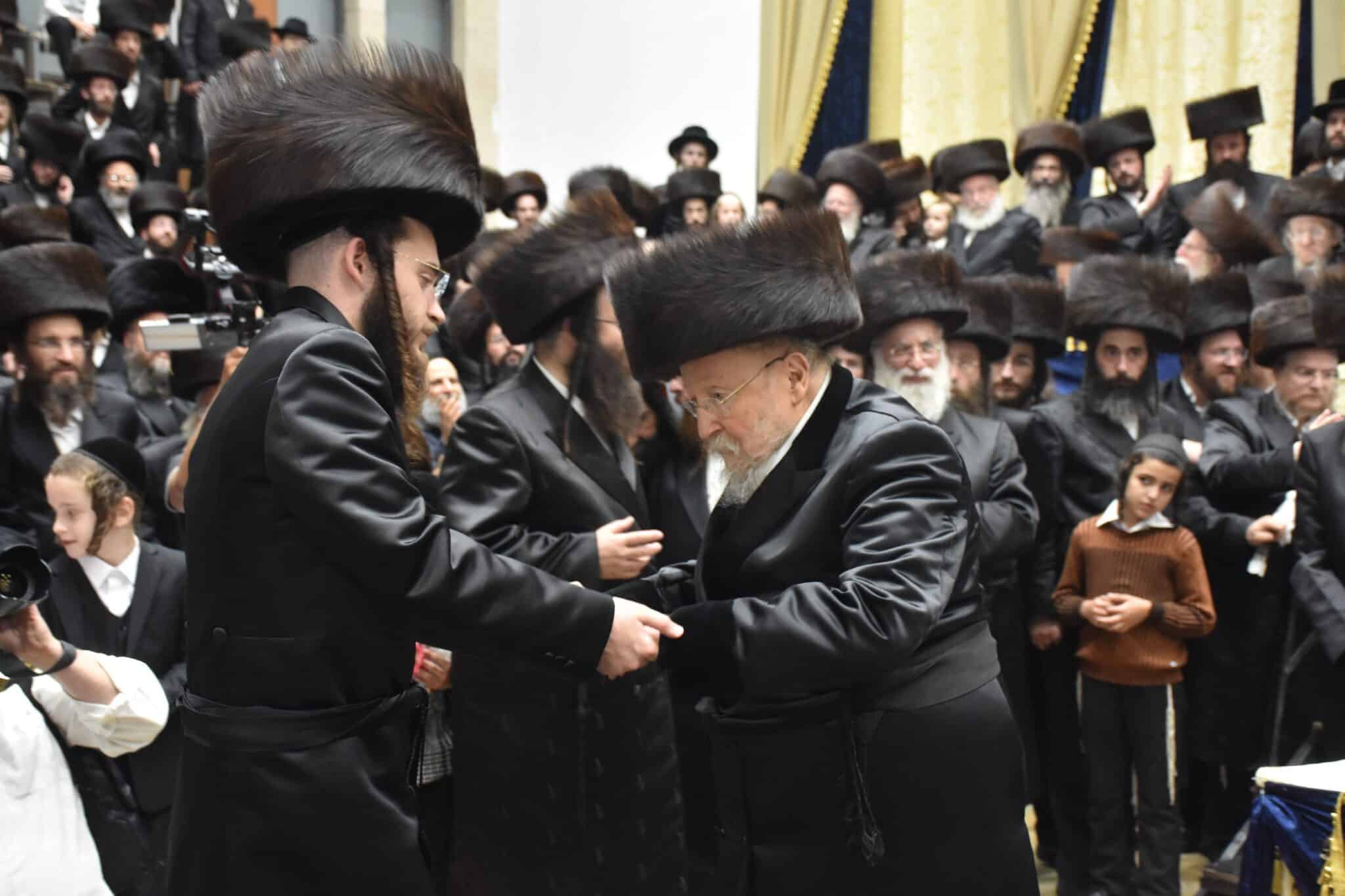 שמחת החתונה בחצרות אשלג ביאלא קומרנא