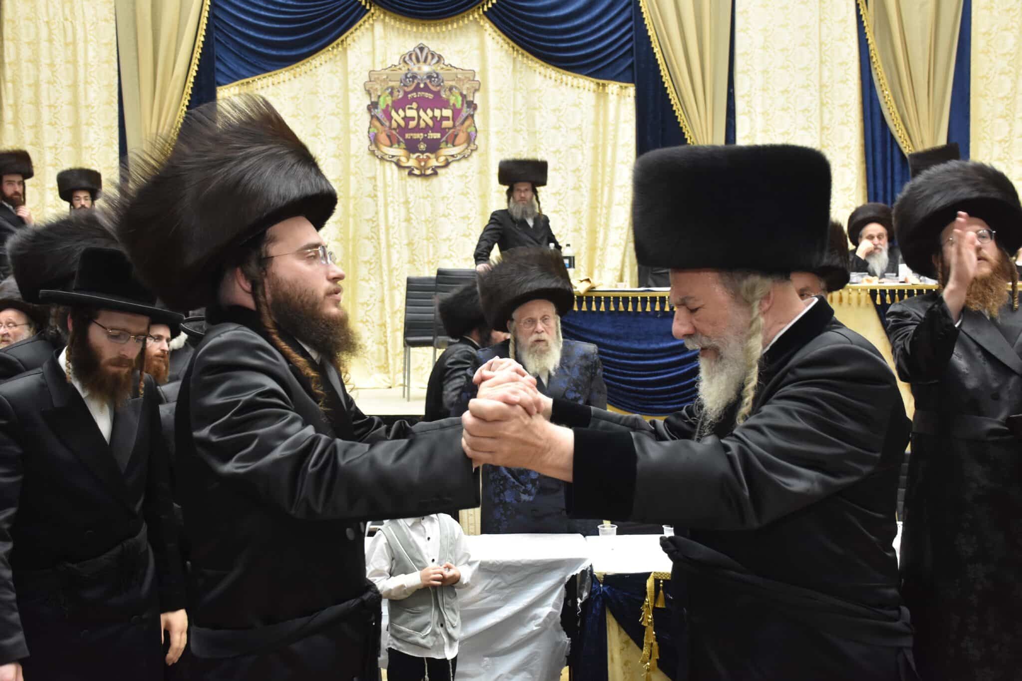 שמחת החתונה בחצרות אשלג ביאלא קומרנא