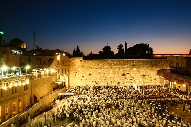 צפו: הושענא רבה בכותל המערבי