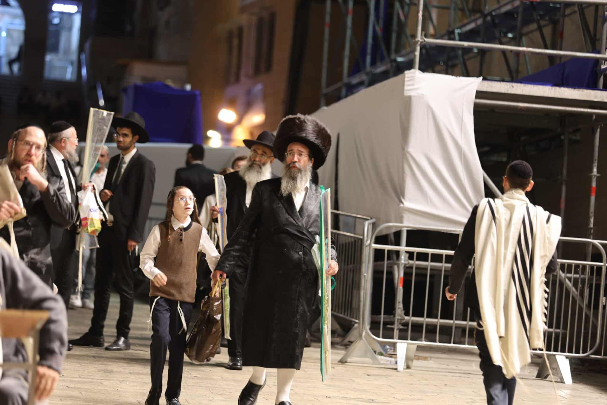 המוני בית ישראל בכותל המערבי • צפו בגלריה